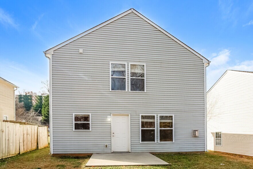 Building Photo - 8804 Old Potters Rd