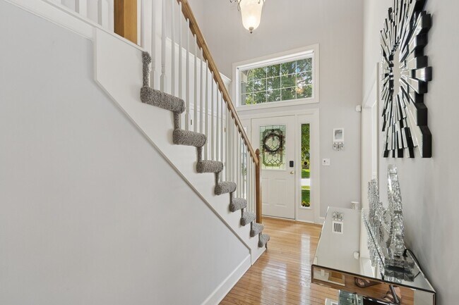 Building Photo - 5337 Meadowlark Dr