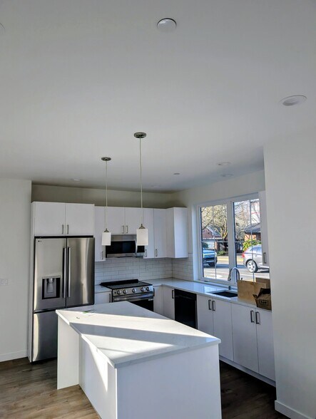 Building Photo - 35 2nd Ave SE