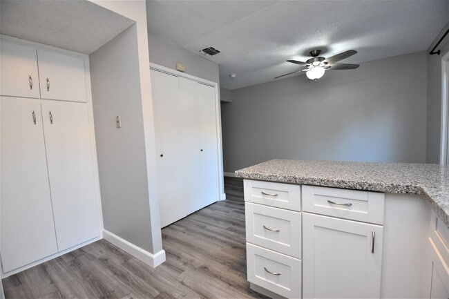 Building Photo - 8744 Woodman Way