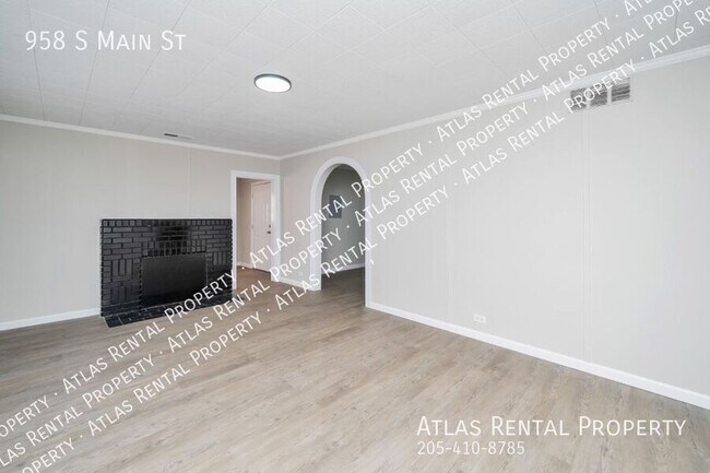 Building Photo - 958 S Main St