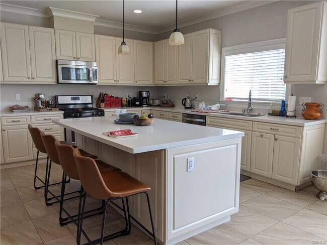 Building Photo - 4634 La Canada Blvd