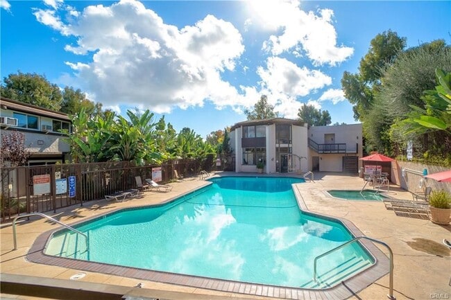 Building Photo - 376 Miraleste Dr
