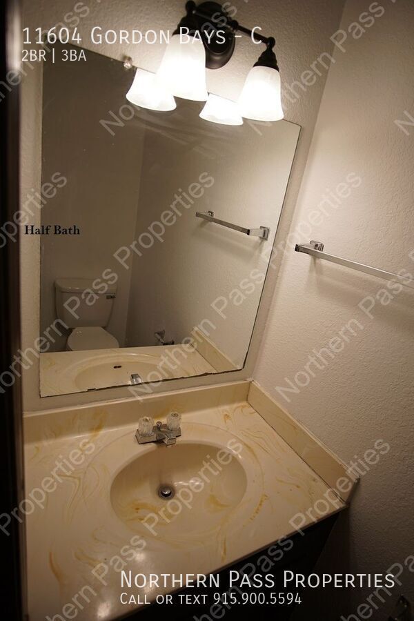 Building Photo - 11604 Gordon Bays Way