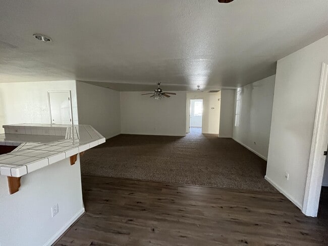 Building Photo - 328 Roadrunner Dr