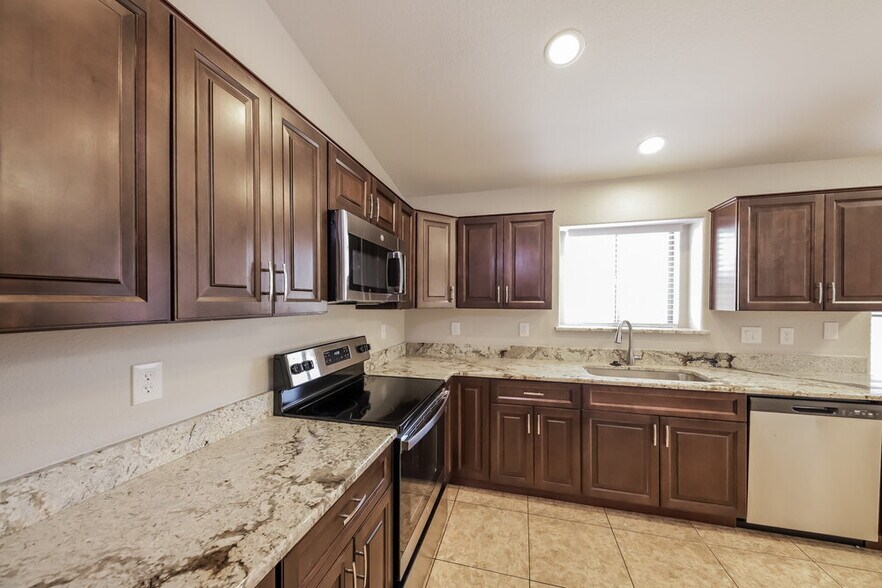 Building Photo - 3118 W Casitas Del Rio Dr