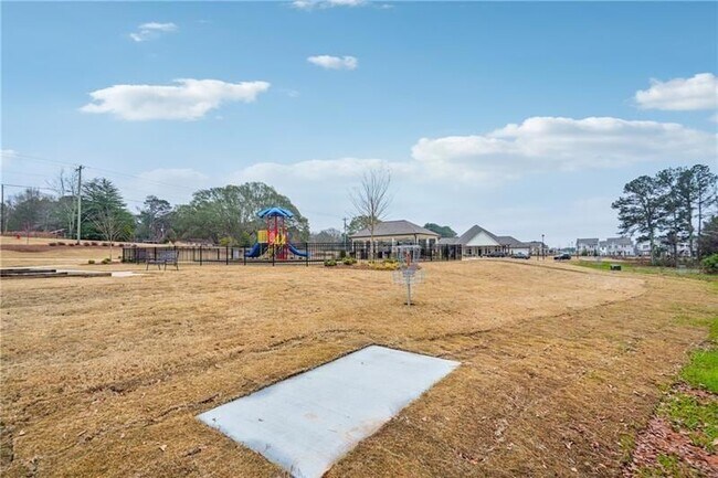 Building Photo - 204 Silverleaf Trl