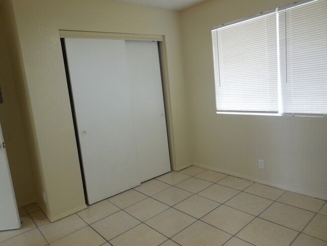 Building Photo - 839 Gaviota Ave