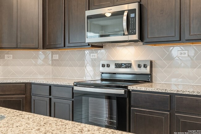 Building Photo - 246 W Flowing River Dr