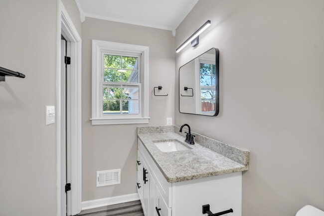 Building Photo - 120 Abbotsford Dr