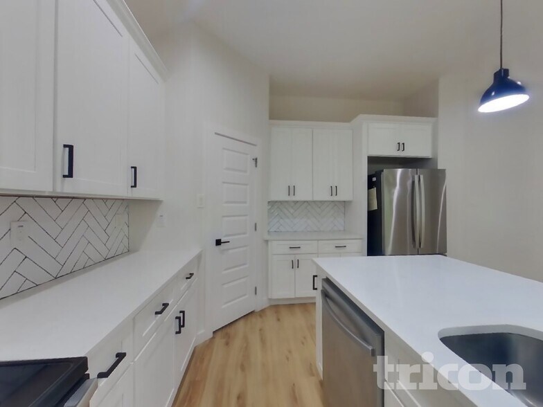 Building Photo - 328 Lakey Rd