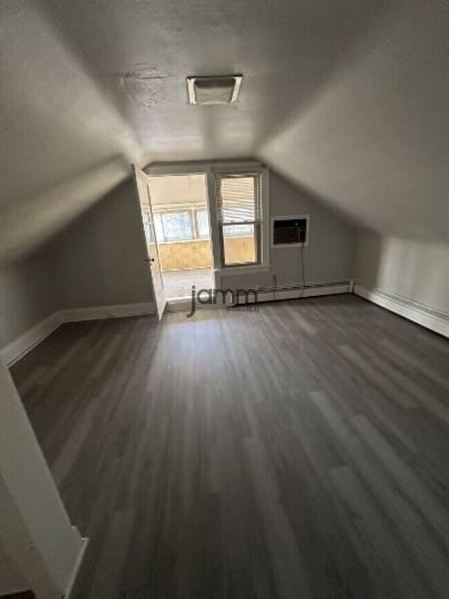 Building Photo - 14724 Clifton Blvd