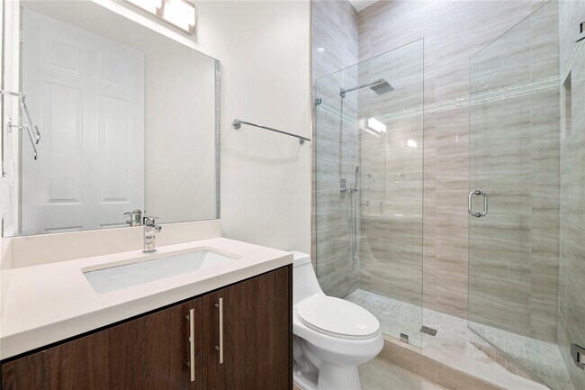 Building Photo - 1432 SW 4th Ave