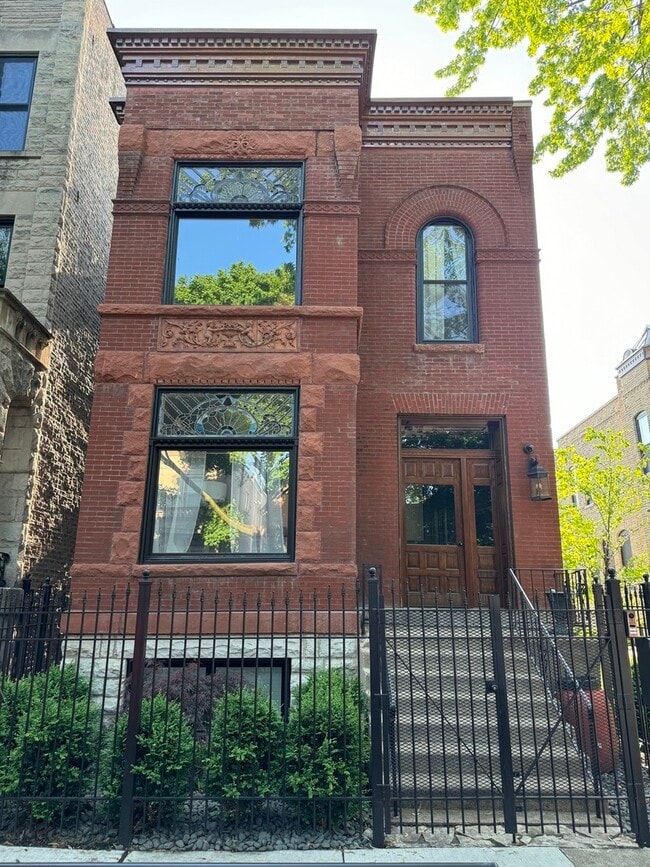 Building Photo - 1114 N Hoyne Ave