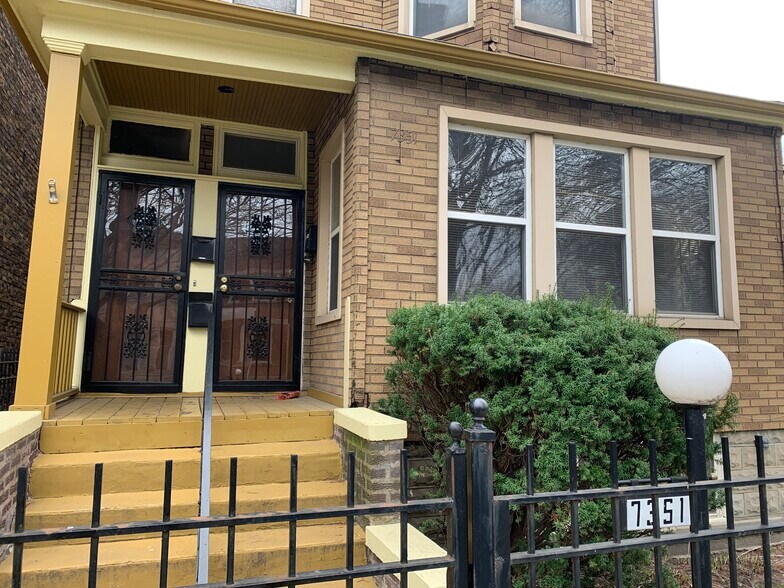 7351 South Green 1st floor - 7351 S Green St