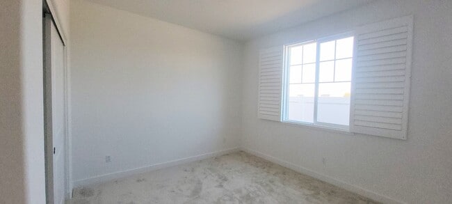 Building Photo - Gorgeous New Lennar Home - Lots of Upgrades - Solar- Must See