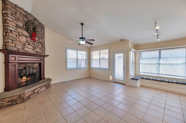 Building Photo - Charming North Phoenix 3-bedroom, 2-bathroom home!