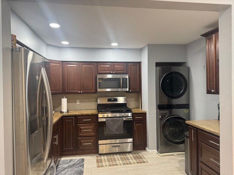 Building Photo - 50 Falls Bridge Dr