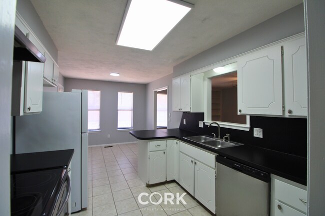 Building Photo - 708 Teal Pl