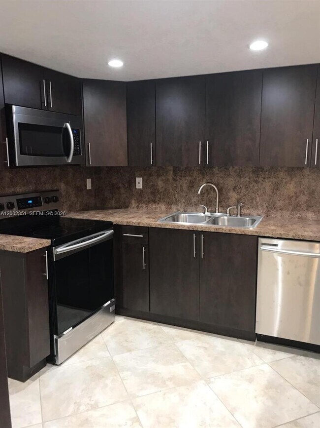 Building Photo - 3796 SW 88th Ct