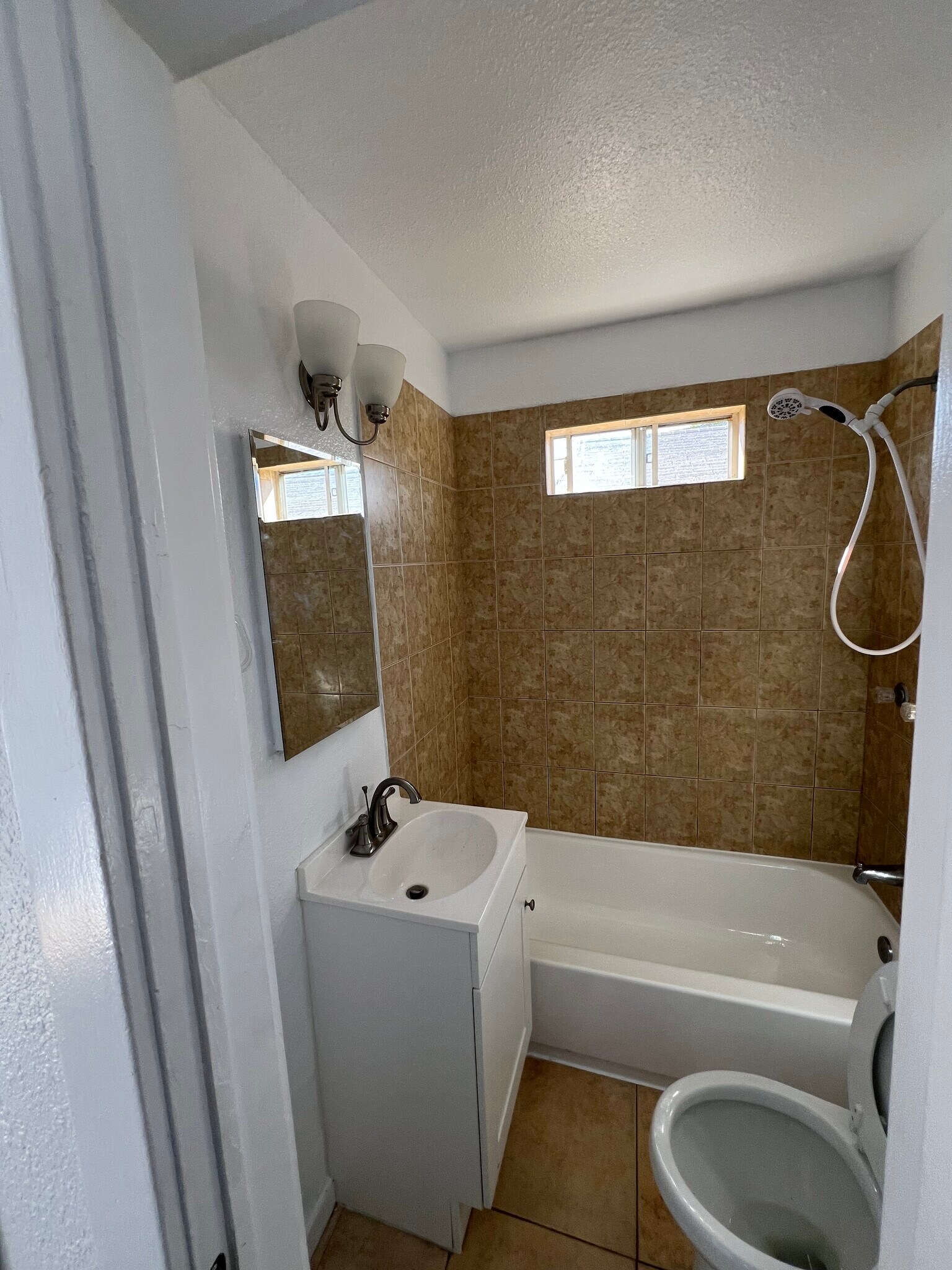Bathroom - 1620 North Avenue 45