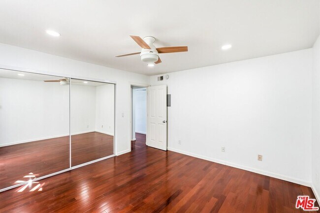 Building Photo - 320 Hermosa Ave