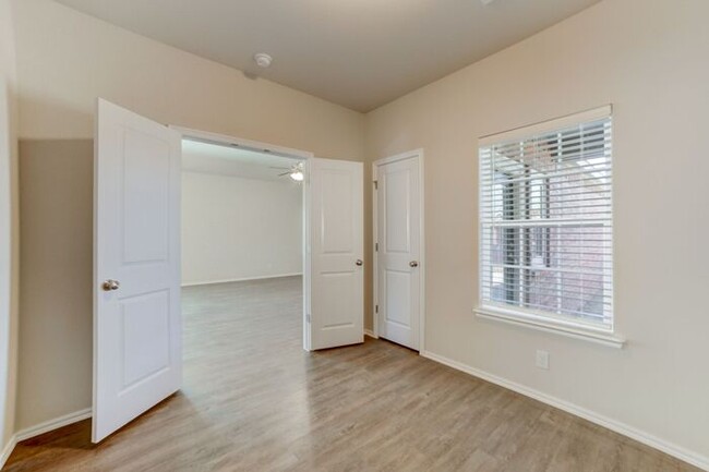 Building Photo - 3/2/2 Patio Home! Lawncare included
