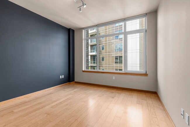 Building Photo - 1255 NW 9th Ave