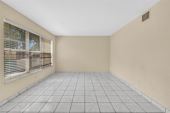 Building Photo - 3750 SW 60th Terrace