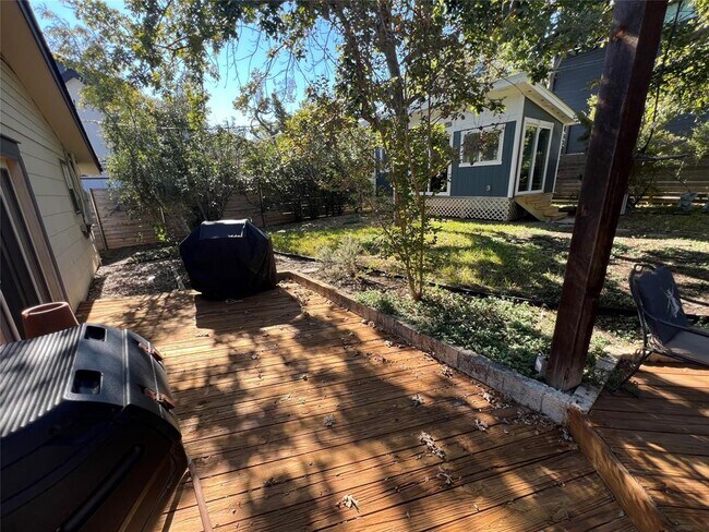 Building Photo - 4506 Oakmont Blvd