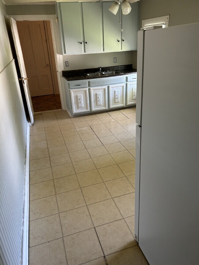 Building Photo - 1 Bedroom Apartment in Caledonia - Available August 22nd, 2026