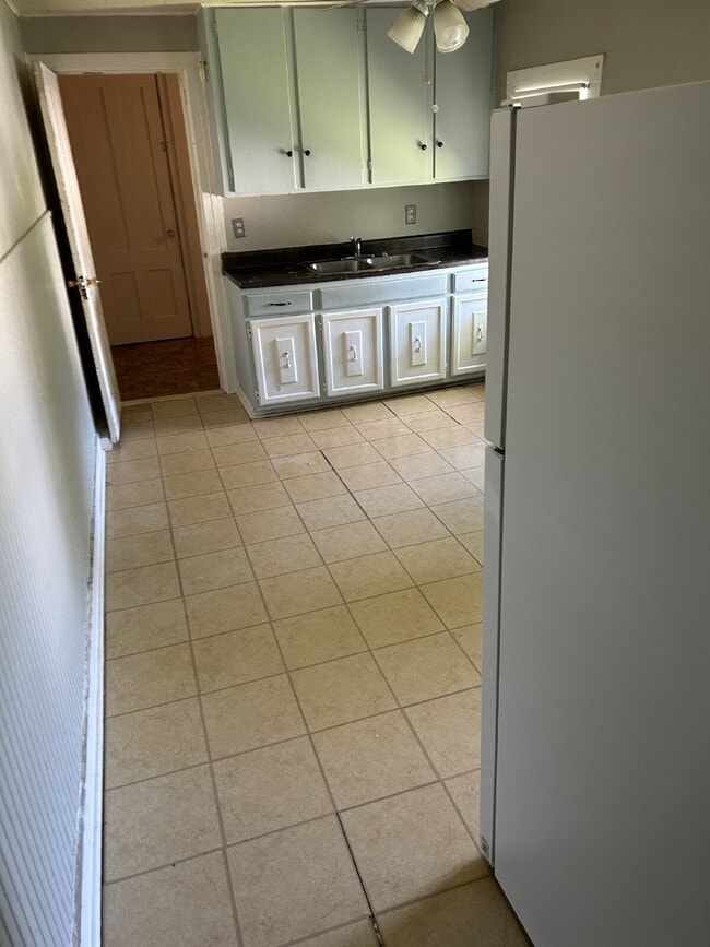 Building Photo - 1 Bedroom Apartment in Caledonia - Available August 8th, 2026