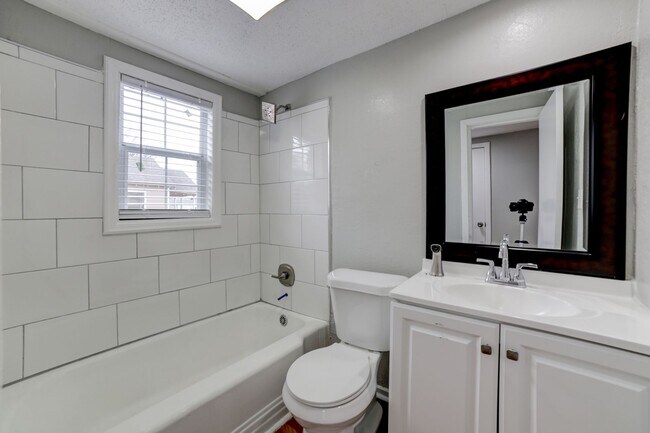 Building Photo - S Trenton Ave Triplex