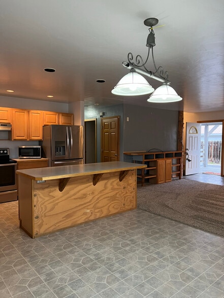 Building Photo - 830 8th St W