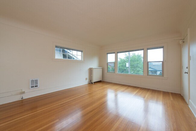 Interior Photo - 2726Franklin