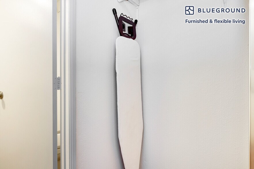 Building Photo - 747 Gayley Ave