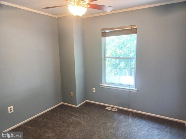 Building Photo - 403 Roberts Ln