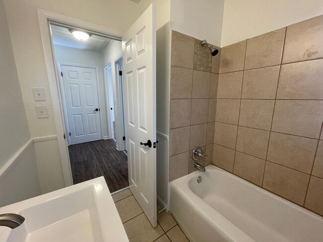Building Photo - Updated 3/1 House in South Rome- $1,295