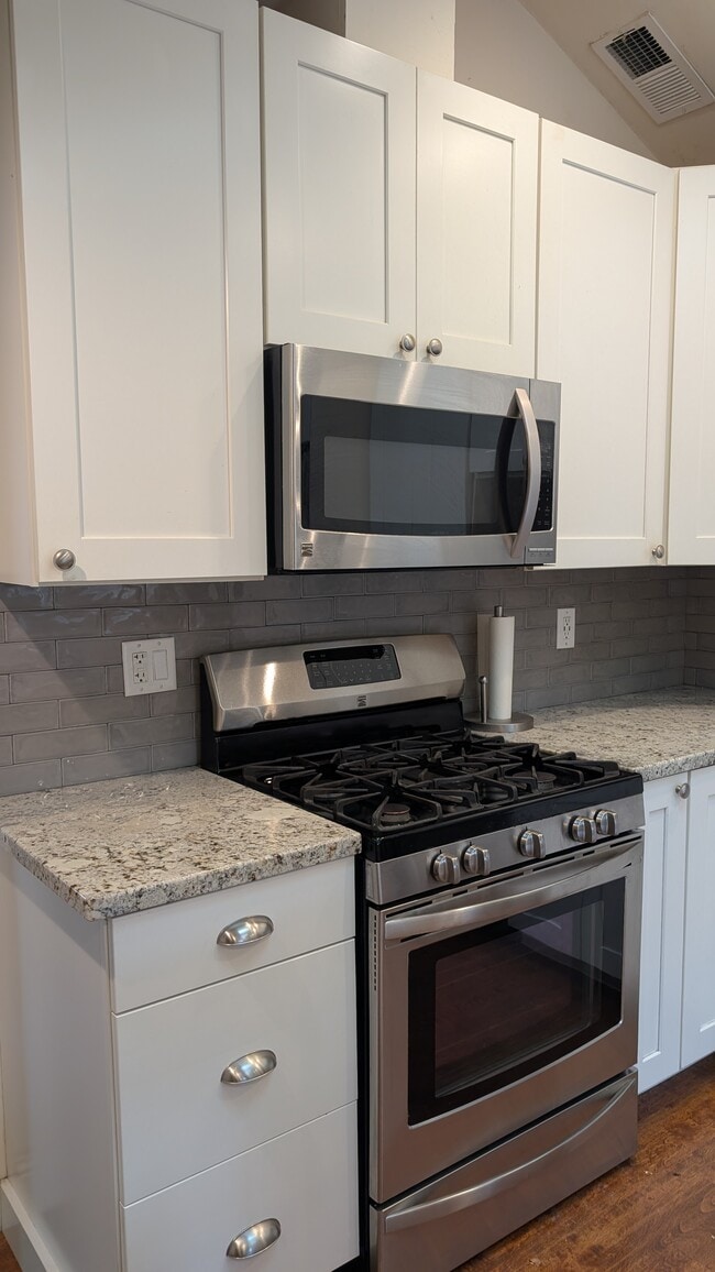 Building Photo - 15119 Grove St