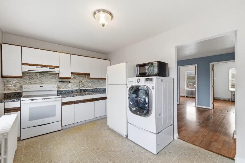 Building Photo - 2 Grandview St