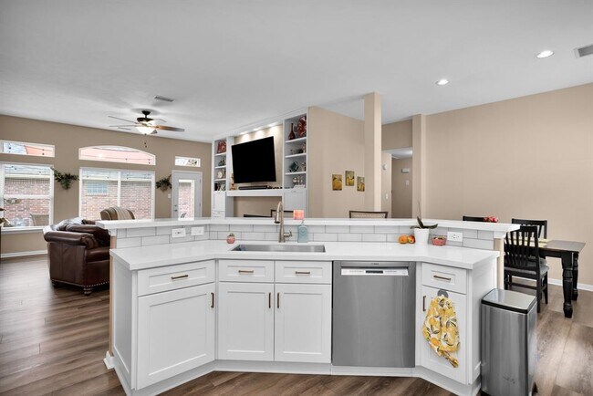 Building Photo - 7 Cypress Bayou Ct