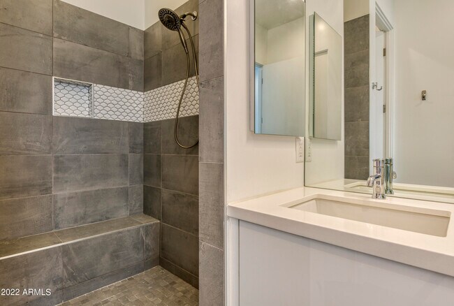 Building Photo - 540 W Mariposa St