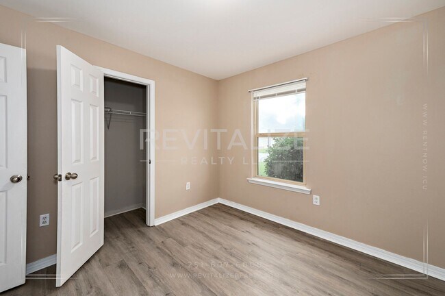 Building Photo - 1549 Majesty Loop