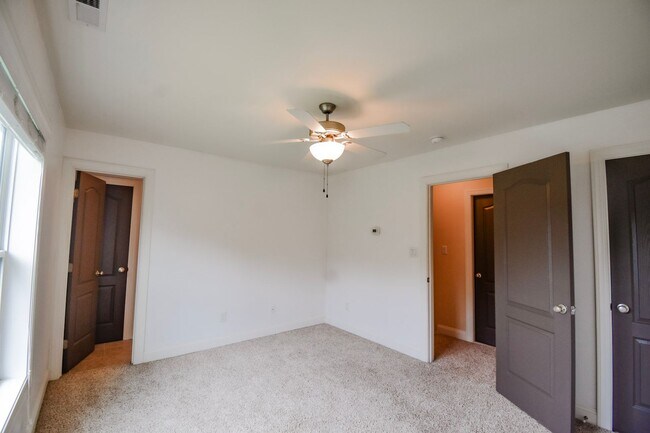 Building Photo - 4 Bedroom 2.5 Bathroom- Small Dogs Considered