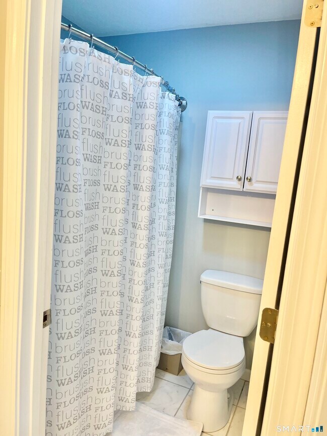 Building Photo - 2390 State St