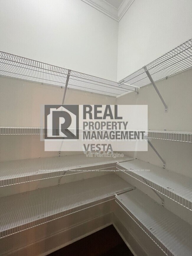 Building Photo - 435 New St