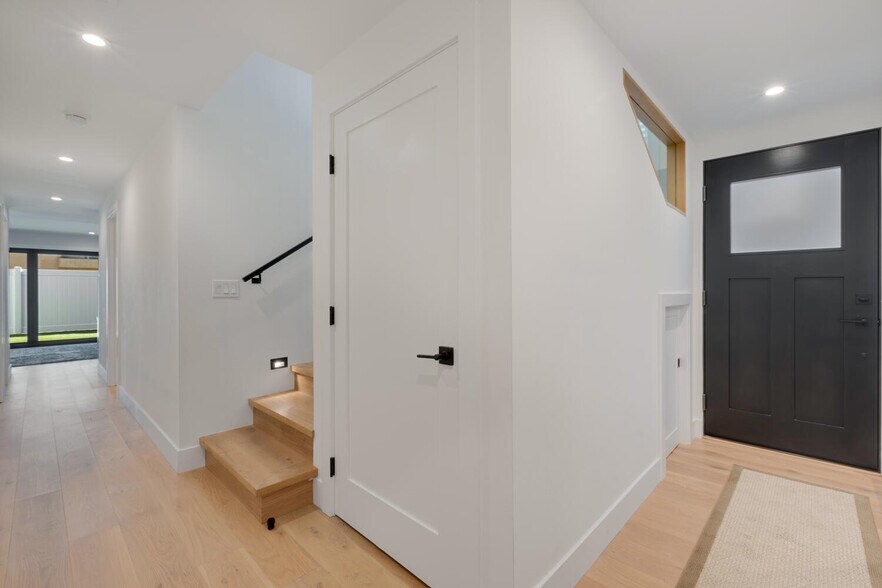 Building Photo - 248 34th St