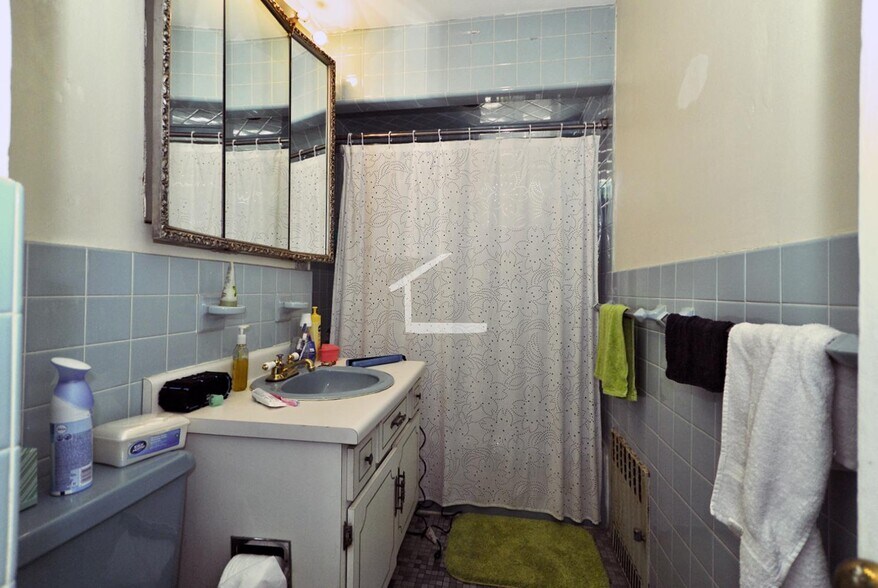 Building Photo - 10 Strathmore Rd