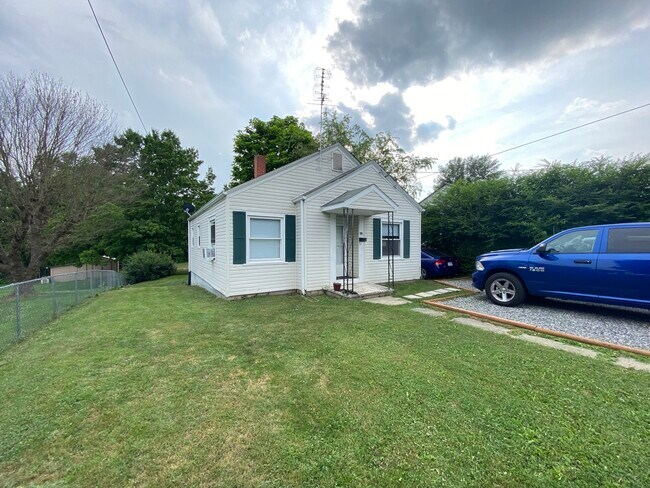 Building Photo - 655 Fisher Rd