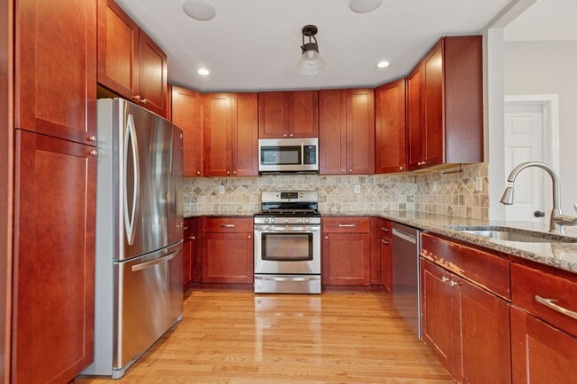 Building Photo - Charming Twin Home in Conshohocken - Pet F...